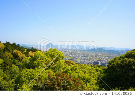 Mount Iino (Sanuki Fuji), a mountain of fresh greenery rising from the plains of Kagawa. Mount Iino (Sanuki Fuji), a mountain of fresh greenery rising from the plains of Kagawa. 141038026