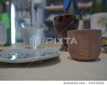 今晚,在私密的成人空間裡,盡情享用極致飲品。 今晚,在私密的成人空間裡,盡情享用極致飲品。 141038862