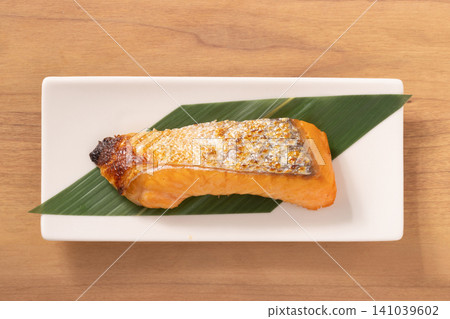 [Chilean farmed] Silver salmon belly dried and grilled. 141039602