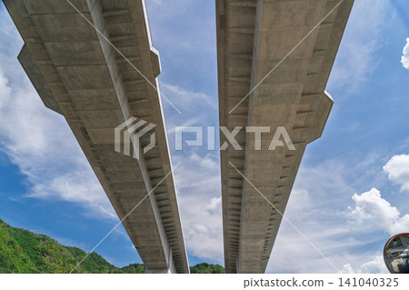 Construction site of the Shin-Meishin Expressway in Ujitawara section, Kyoto Prefecture Construction site of the Shin-Meishin Expressway in Ujitawara section, Kyoto Prefecture 141040325