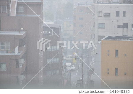 颱風帶來的強降雨 颱風帶來的強降雨 141040385