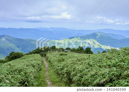 The magnificent nature of Mt. Hyonosen, one of Japan's 200 Famous Mountains, as the summer climbing season begins. The magnificent nature of Mt. Hyonosen, one of Japan's 200 Famous Mountains, as the summer climbing season begins. 141040399