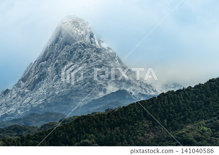 Winter on Yakushima Island: Mount Nanagodake, like the Matterhorn Winter on Yakushima Island: Mount Nanagodake, like the Matterhorn 141040586