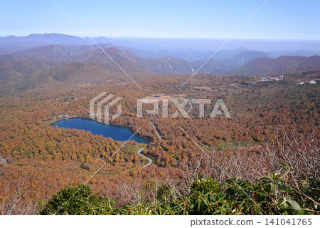 In October, from Mount Kurikoma's Matatake, you can see Lake Sugawa, engulfed in autumn foliage, and even further in the distance, the mountains. In October, from Mount Kurikoma's Matatake, you can see Lake Sugawa, engulfed in autumn foliage, and even further in the distance, the mountains. 141041765