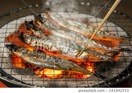 Delicious-looking charcoal-grilled smelt Delicious-looking charcoal-grilled smelt 141042553