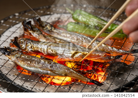 看起來很美味的炭烤胡瓜魚 看起來很美味的炭烤胡瓜魚 141042554