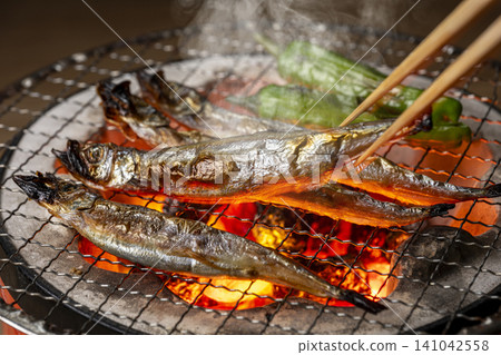 看起來很美味的炭烤胡瓜魚 看起來很美味的炭烤胡瓜魚 141042558