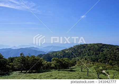 A refreshing summer getaway hike at the end of summer: the trekking courses and landscape of dead trees in Odaigahara. A refreshing summer getaway hike at the end of summer: the trekking courses and landscape of dead trees in Odaigahara. 141042777