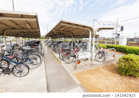 Parking area around the north exit of Yakujin Station in Kakogawa City, Hyogo Prefecture (photographed on September 29, 2025) Parking area around the north exit of Yakujin Station in Kakogawa City, Hyogo Prefecture (photographed on September 29, 2025) 141042925
