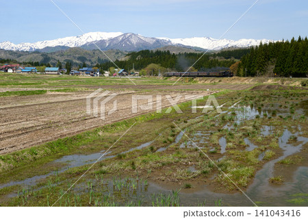 A steam locomotive on the Ban'etsu West Line runs with the snow-covered Iide Mountain Range as a backdrop in Nishiaizu, Fukushima Prefecture, in May. A steam locomotive on the Ban'etsu West Line runs with the snow-covered Iide Mountain Range as a backdrop in Nishiaizu, Fukushima Prefecture, in May. 141043416