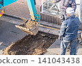 Seismic reinforcement work on combined sewer pipes (rehabilitation method), public sewer pipe construction for public manholes, road excavation, soil excavation, workers. 141043438