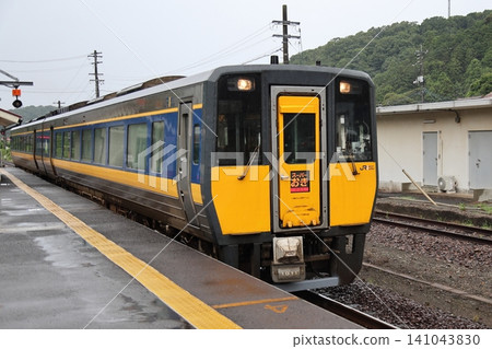 ◇湯之津町健行之旅 [JR湯之津站，特急列車「超級衝」] / 島根縣小田市 141043830