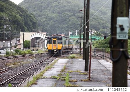 ◇湯之津町健行之旅 [JR湯之津站，特急列車「超級衝」] / 島根縣小田市 141043832