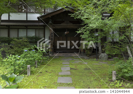 初夏時節,小諸城的景色:長野縣小諸市海光園 初夏時節,小諸城的景色:長野縣小諸市海光園 141044944