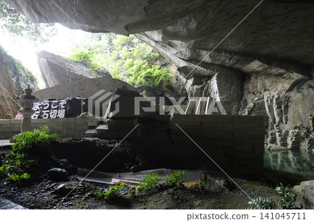 ◇Yunotsu "Fukumitsu Stone Quarry" / Yunotsu-cho, Oda City, Shimane Prefecture 141045711