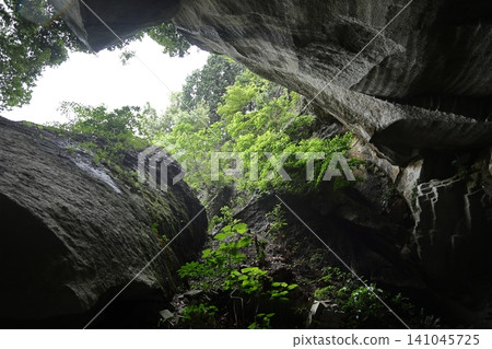 ◇Yunotsu "Fukumitsu Stone Quarry" / Yunotsu-cho, Oda City, Shimane Prefecture ◇Yunotsu "Fukumitsu Stone Quarry" / Yunotsu-cho, Oda City, Shimane Prefecture 141045725