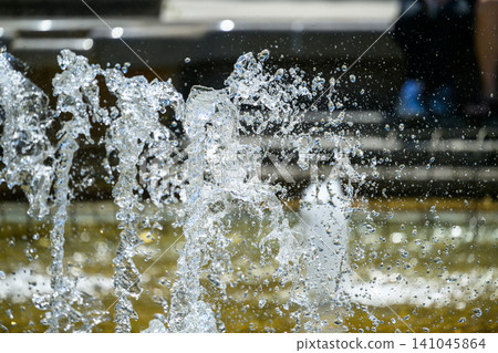 Summer water splashes_4394 Summer water splashes_4394 141045864