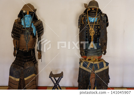 江戶時代早期的兩件式胸甲(日本傳統武士盔甲) 江戶時代早期的兩件式胸甲(日本傳統武士盔甲) 141045907