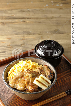 A set meal consisting of scrambled eggs, grilled green onions, charcoal-grilled chicken rice bowl, and soup. A set meal consisting of scrambled eggs, grilled green onions, charcoal-grilled chicken rice bowl, and soup. 141047772