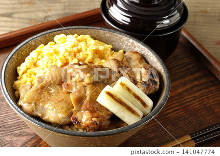 A set meal consisting of scrambled eggs, grilled green onions, charcoal-grilled chicken rice bowl, and soup. A set meal consisting of scrambled eggs, grilled green onions, charcoal-grilled chicken rice bowl, and soup. 141047774