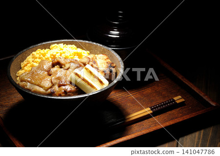 A set meal consisting of scrambled eggs, grilled green onions, charcoal-grilled chicken rice bowl, and soup. A set meal consisting of scrambled eggs, grilled green onions, charcoal-grilled chicken rice bowl, and soup. 141047786