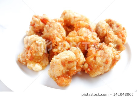 Fried chicken - Freshly fried chicken that looks delicious. 141048005