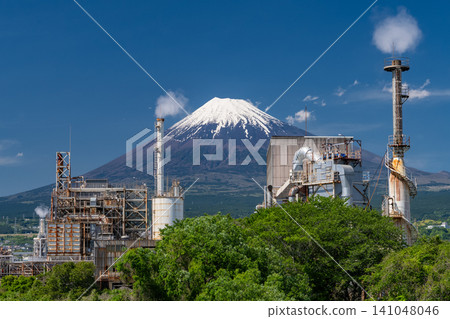 Mount Fuji and the scenery of factories in Fuji City Mount Fuji and the scenery of factories in Fuji City 141048046