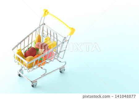Shopping image cut 141048877