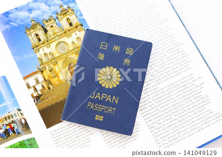 護照 - 準備護照(5年期普通護照,海軍藍)和計劃出國旅行的圖片 護照 - 準備護照(5年期普通護照,海軍藍)和計劃出國旅行的圖片 141049129