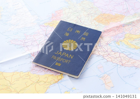 護照 - 準備護照(5年期普通護照,海軍藍)和計劃出國旅行的圖片 護照 - 準備護照(5年期普通護照,海軍藍)和計劃出國旅行的圖片 141049131