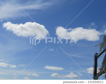 六月,凱米加瓦濱海灘上空藍天白雲。 六月,凱米加瓦濱海灘上空藍天白雲。 141050011