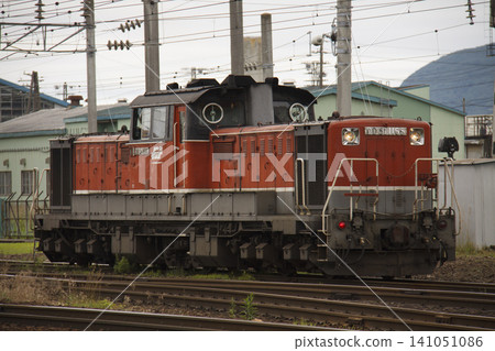 [Selected logo blurring for driver information] Locomotives and trains operating within JR Goryokaku Station premises, photographed in 2011. 141051086