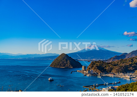 [Shizuoka Prefecture] Numazu's 100 Treasures: The Numazu coastline and Mt. Fuji as seen from Mt. Hotanjo. 141052174
