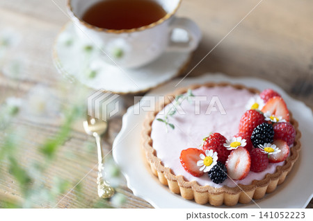 Cute strawberry tart Cute strawberry tart 141052223