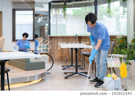 Office cleaner Office cleaner 141052343