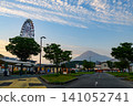 Mount Fuji and the Ferris wheel against the evening sky, photographed from the Fujikawa Service Area (outbound lane) (Shizuoka Prefecture). 141052741