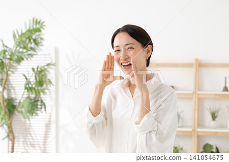 中間女性呼喚 中間女性呼喚 141054675