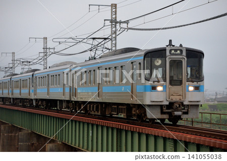 A 4-car 7000 series train running on the Yosan Line. 141055038