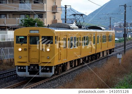 The last run of the 115 series train with its distinctive "bread loaf" face on its final day of operation. The last run of the 115 series train with its distinctive "bread loaf" face on its final day of operation. 141055126