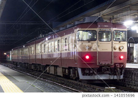Echigo Tokimeki Railway's overnight express train Echigo Tokimeki Railway's overnight express train 141055696