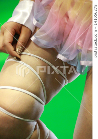 大腿被繩子捆綁 大腿被繩子捆綁 141056278