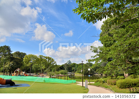 從愛知縣名古屋市名城公園眺望名古屋城 從愛知縣名古屋市名城公園眺望名古屋城 141056372