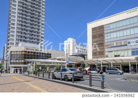 東京中野區城市景觀:東中野車站前的車站建築與街道景觀 東京中野區城市景觀:東中野車站前的車站建築與街道景觀 141056982