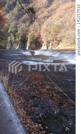 秋天的山谷景觀 秋天的山谷景觀 141057010