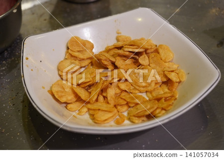 garlic garlic 141057034