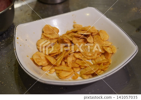 garlic garlic 141057035