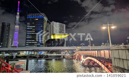 Tokyo night view: Azumabashi Bridge over the Sumida River and Tokyo Skytree (Asakusa sightseeing, cityscape, wide-angle shot) Tokyo night view: Azumabashi Bridge over the Sumida River and Tokyo Skytree (Asakusa sightseeing, cityscape, wide-angle shot) 141059021