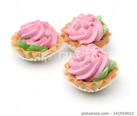 Three mini custard tart cakes Three mini custard tart cakes 141059022