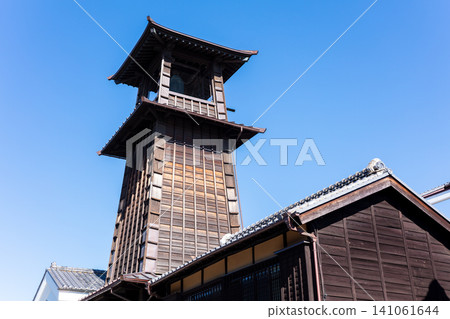 [Little Edo Kawagoe] The retro townscape with its traditional storehouses and the Toki no Kane bell in the early morning. 141061644