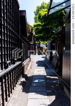 [Little Edo Kawagoe] The alleys of the retro storehouse-lined town in the early morning 141061851
